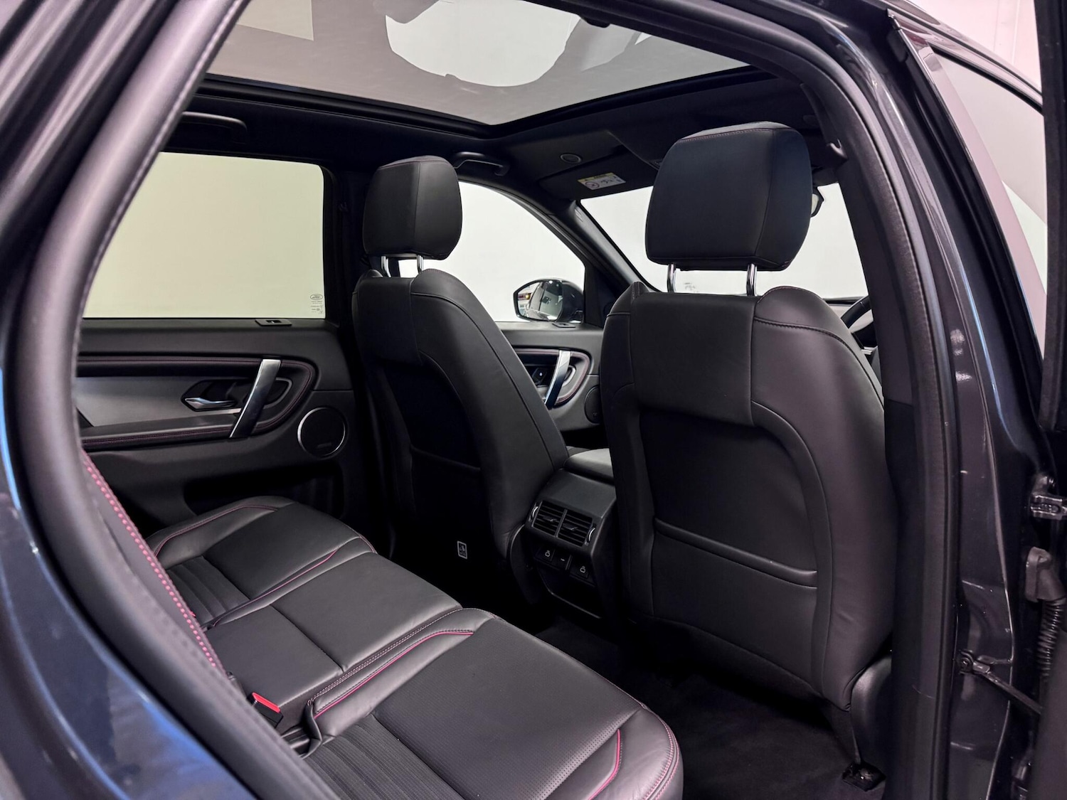 Used Land Rover Discovery Sport 2022 for sale - 76728308: Photo 26