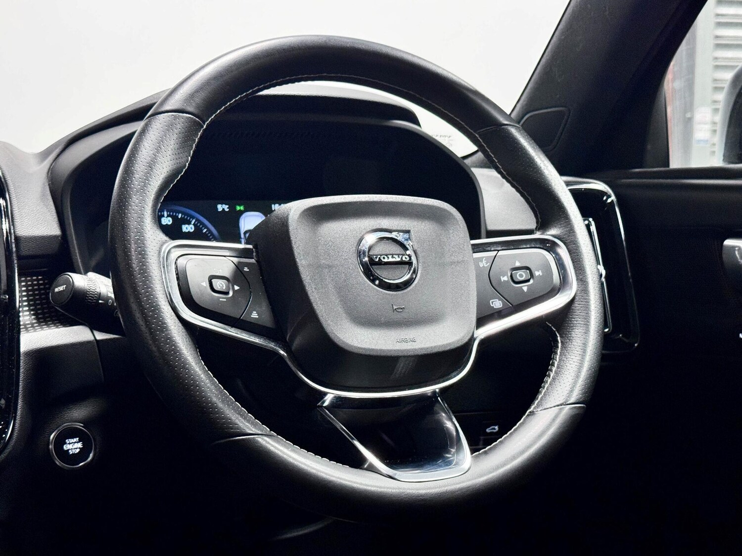 Used Volvo XC40 2020 for sale - 77646190: Photo 33