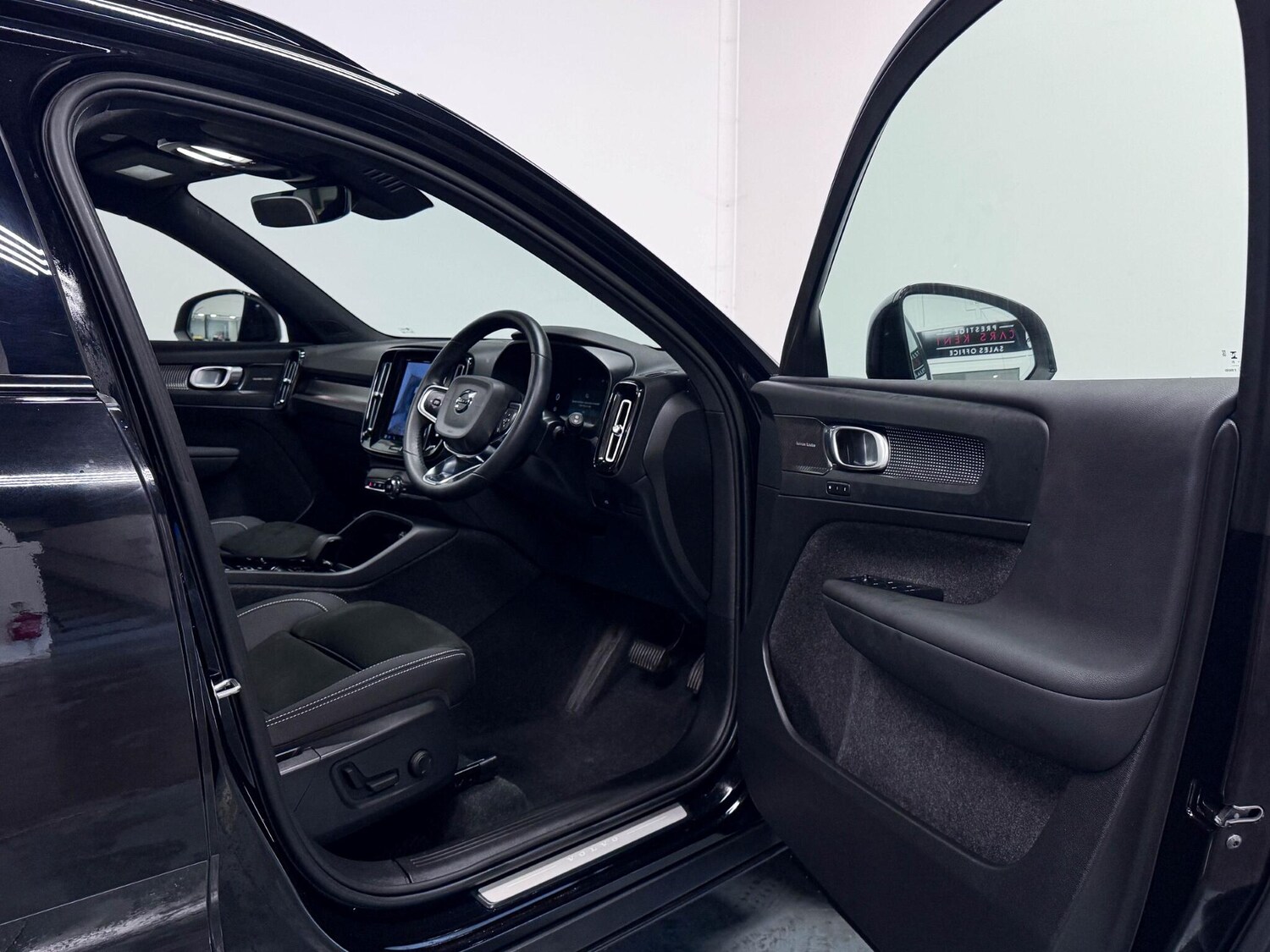 Used Volvo XC40 2023 for sale - 76584464: Photo 14