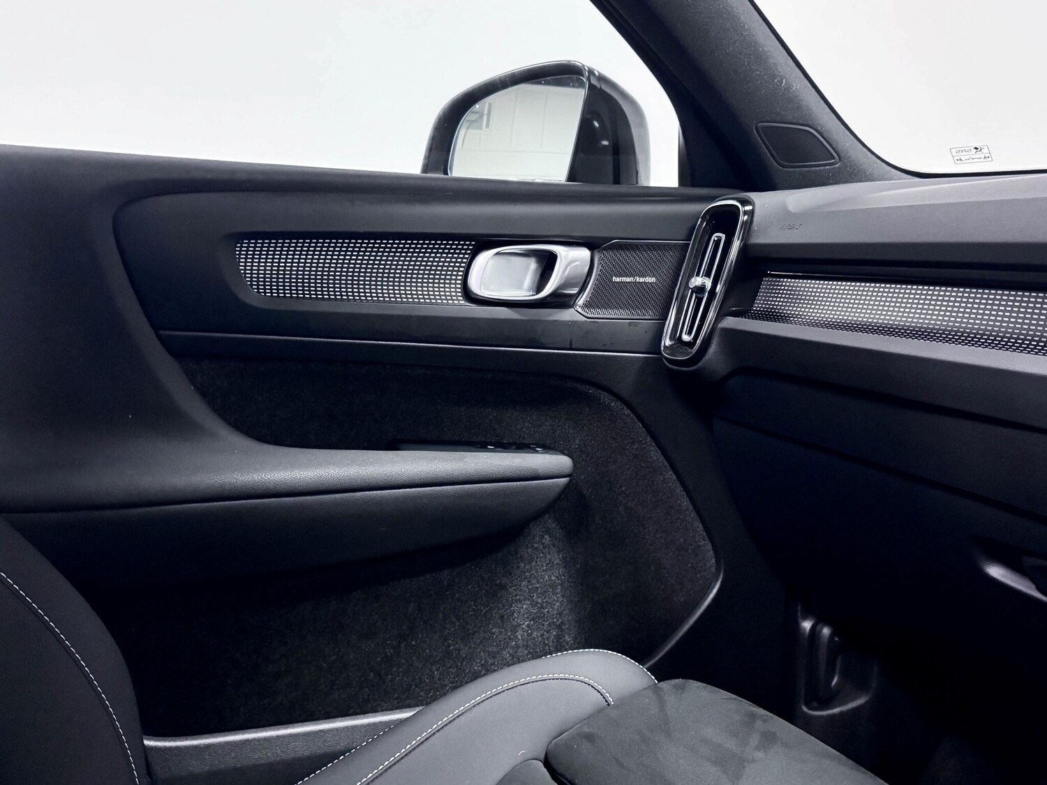 Used Volvo XC40 2023 for sale - 76584464: Photo 29