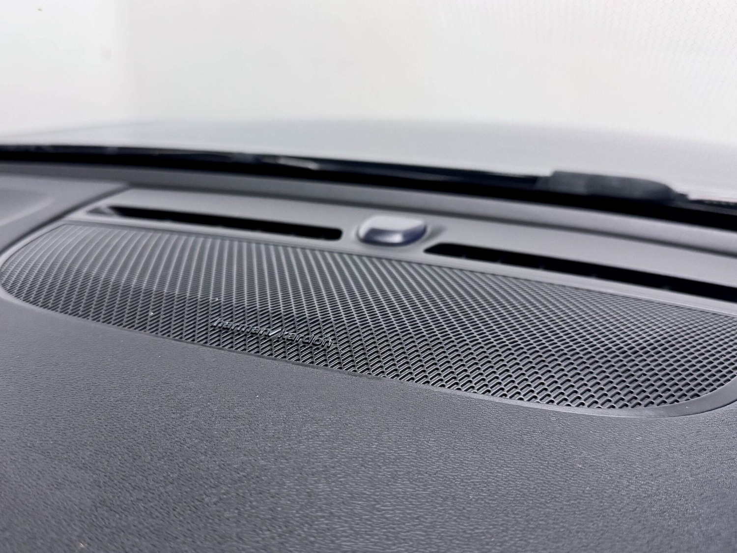 Used Volvo XC40 2023 for sale - 76584464: Photo 35