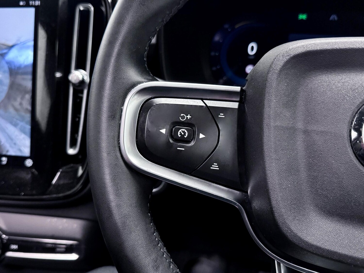 Used Volvo XC40 2023 for sale - 76584464: Photo 38