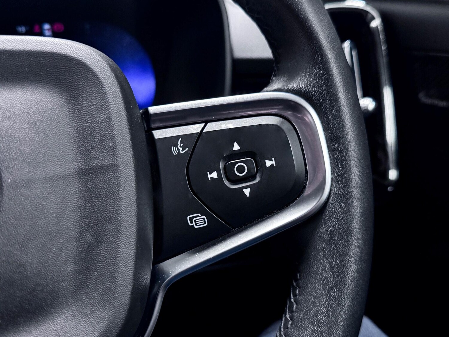 Used Volvo XC40 2023 for sale - 76584464: Photo 40