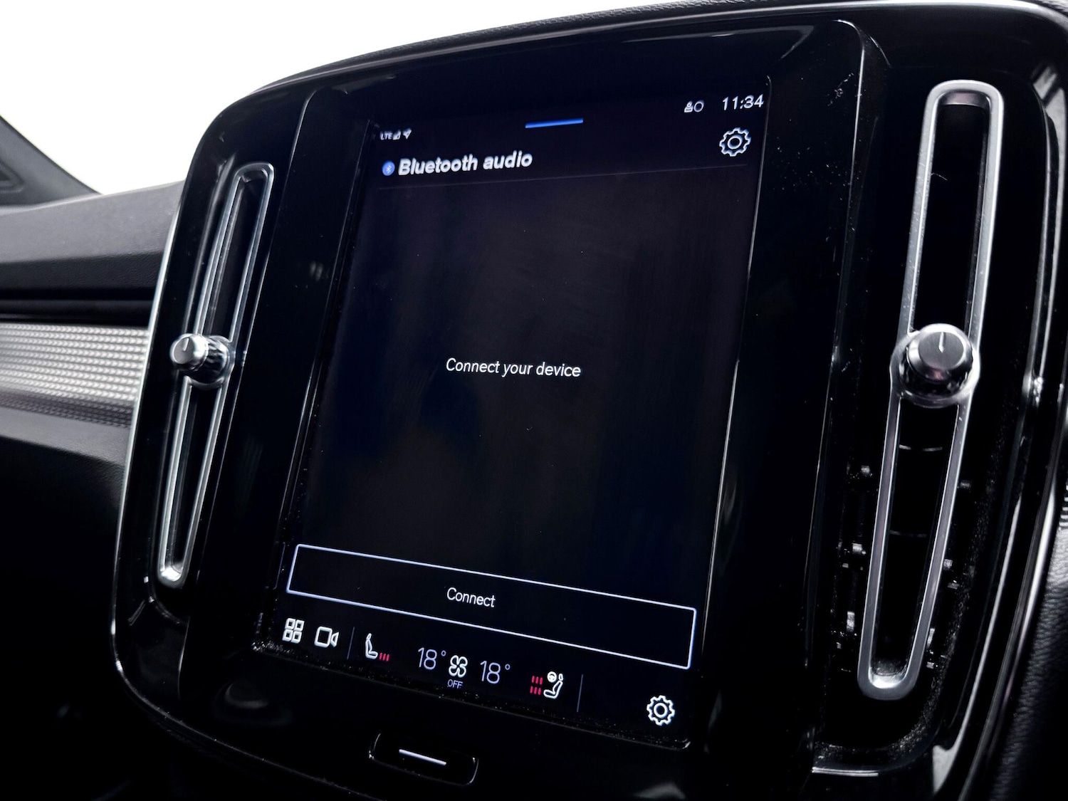 Used Volvo XC40 2023 for sale - 76584464: Photo 45