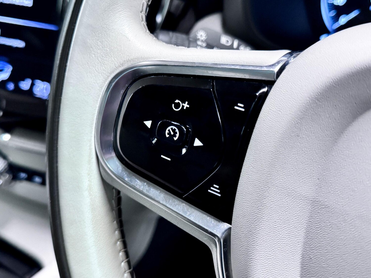 Used Volvo XC60 2021 for sale - 77377062: Photo 31