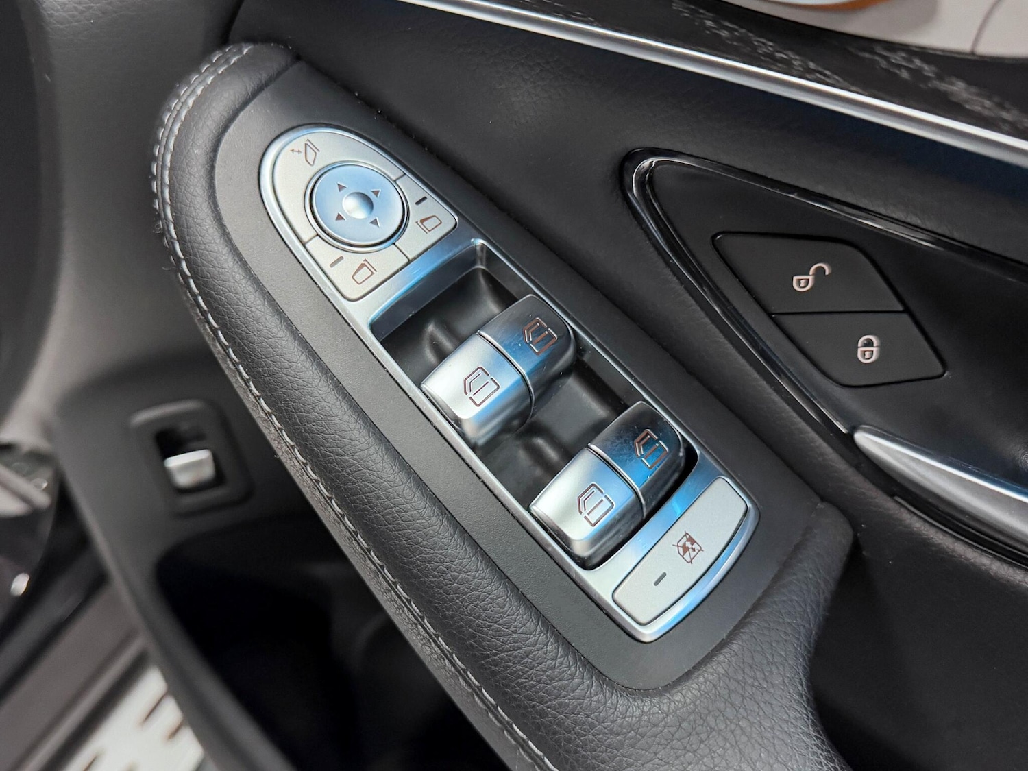 Used Mercedes-Benz GLC 2018 for sale - 76239643: Photo 18