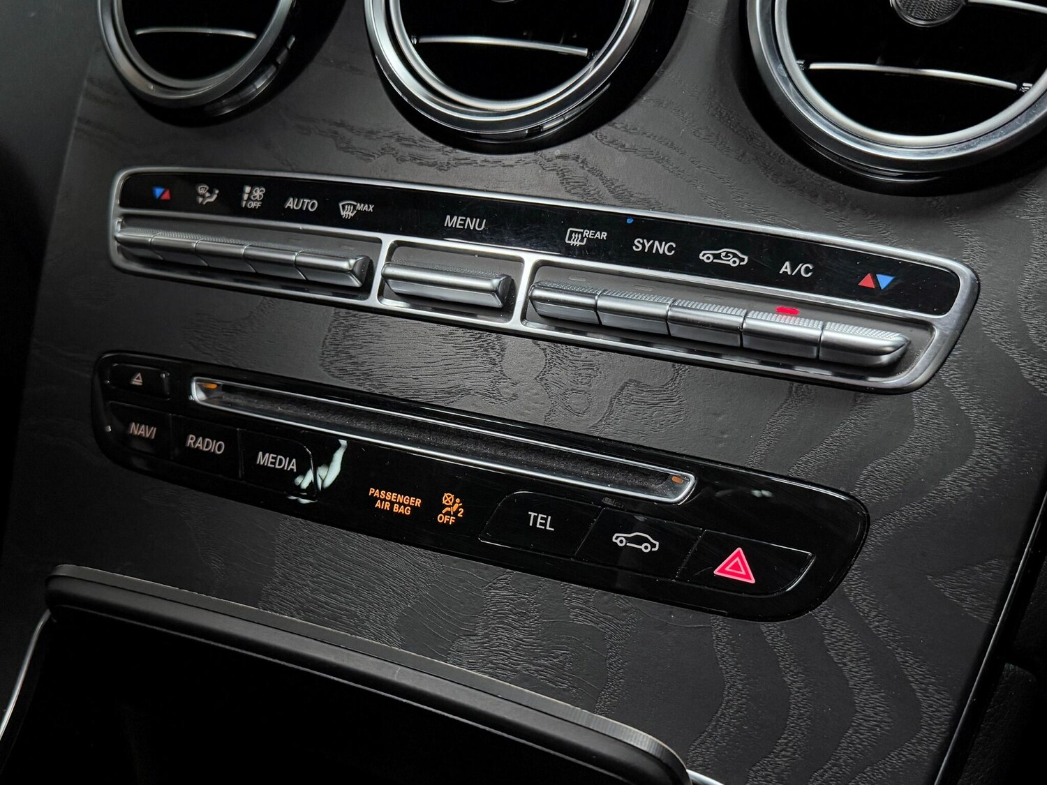 Used Mercedes-Benz GLC 2018 for sale - 76239643: Photo 32