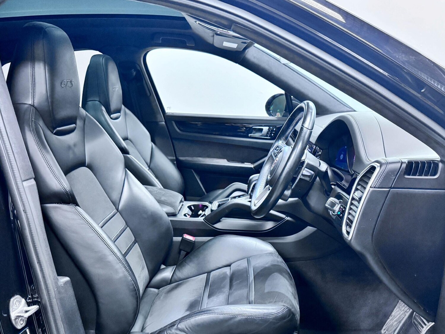 Used Porsche Cayenne 2020 for sale - 77612001: Photo 27