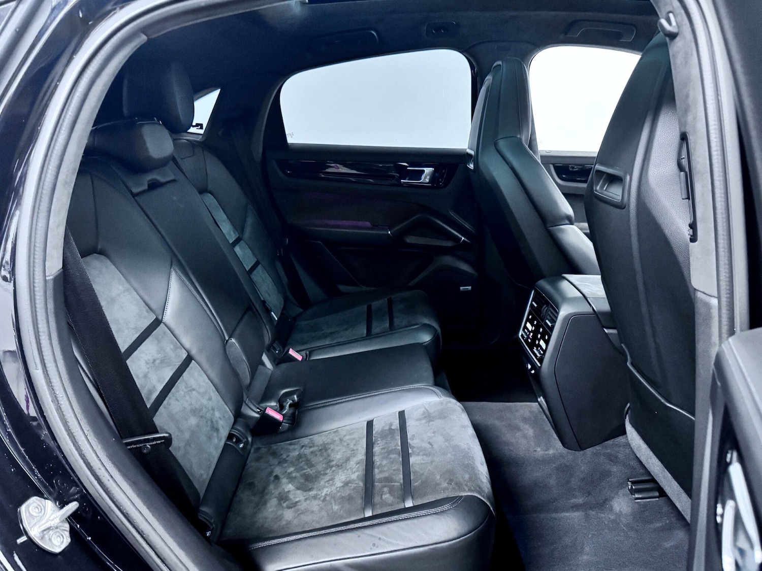 Used Porsche Cayenne 2020 for sale - 77612001: Photo 30