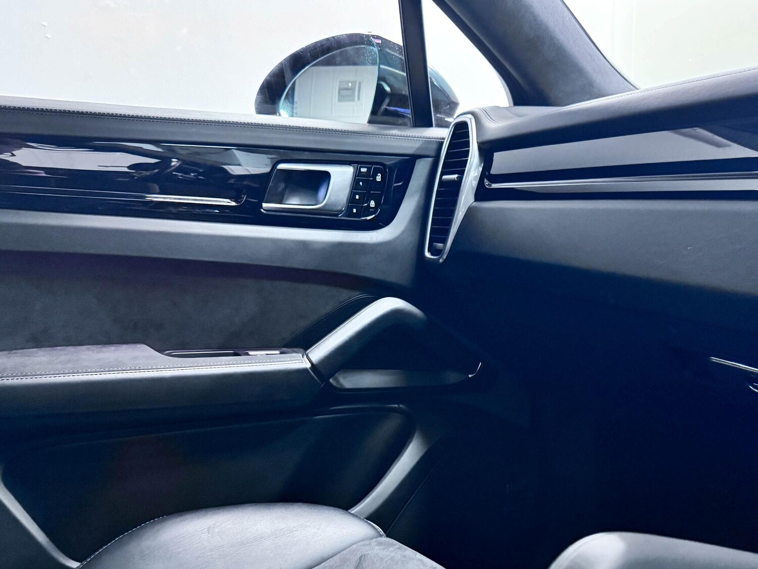 Used Porsche Cayenne 2020 for sale - 77612001: Photo 34