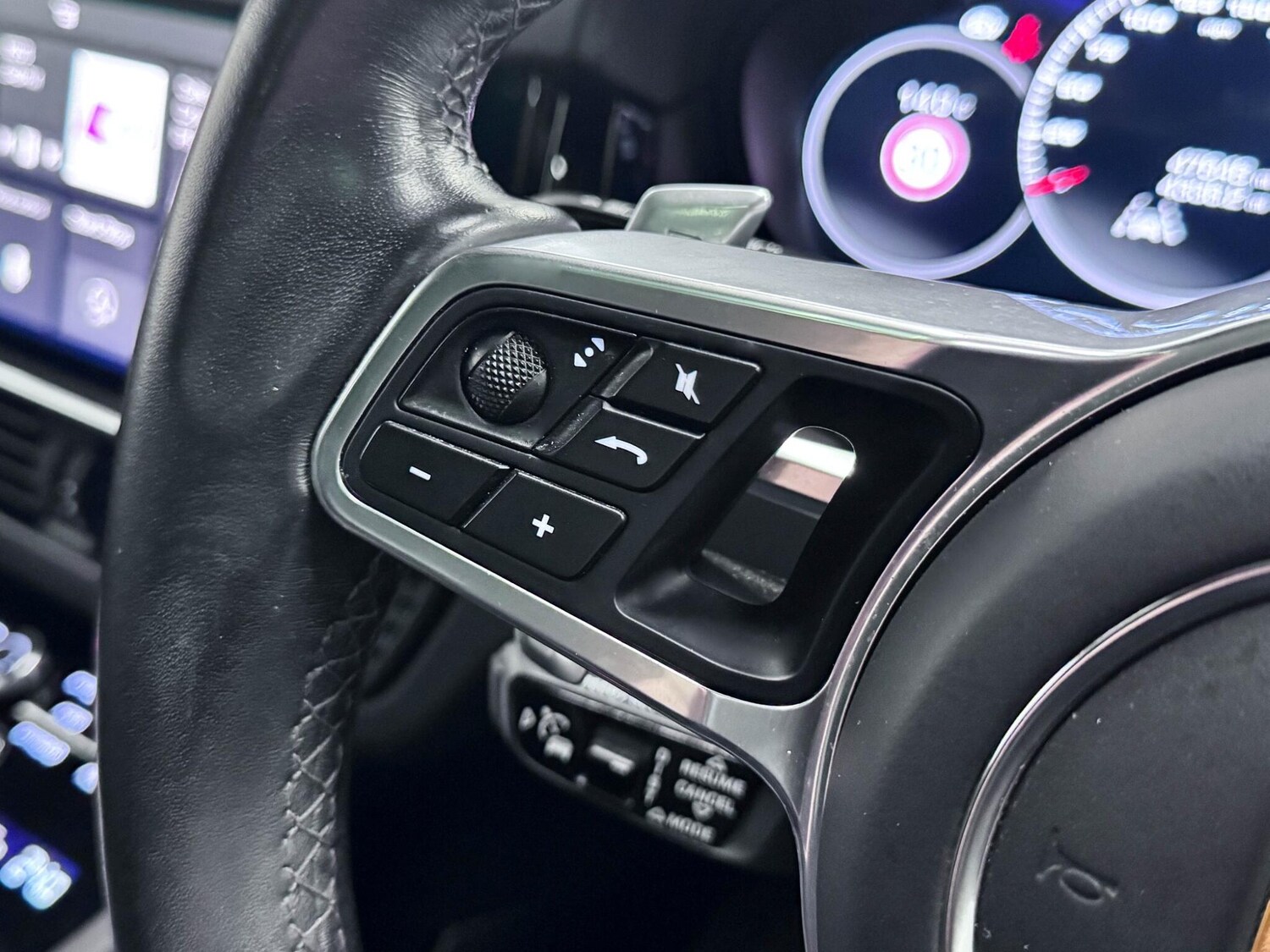 Used Porsche Cayenne 2020 for sale - 77612001: Photo 48