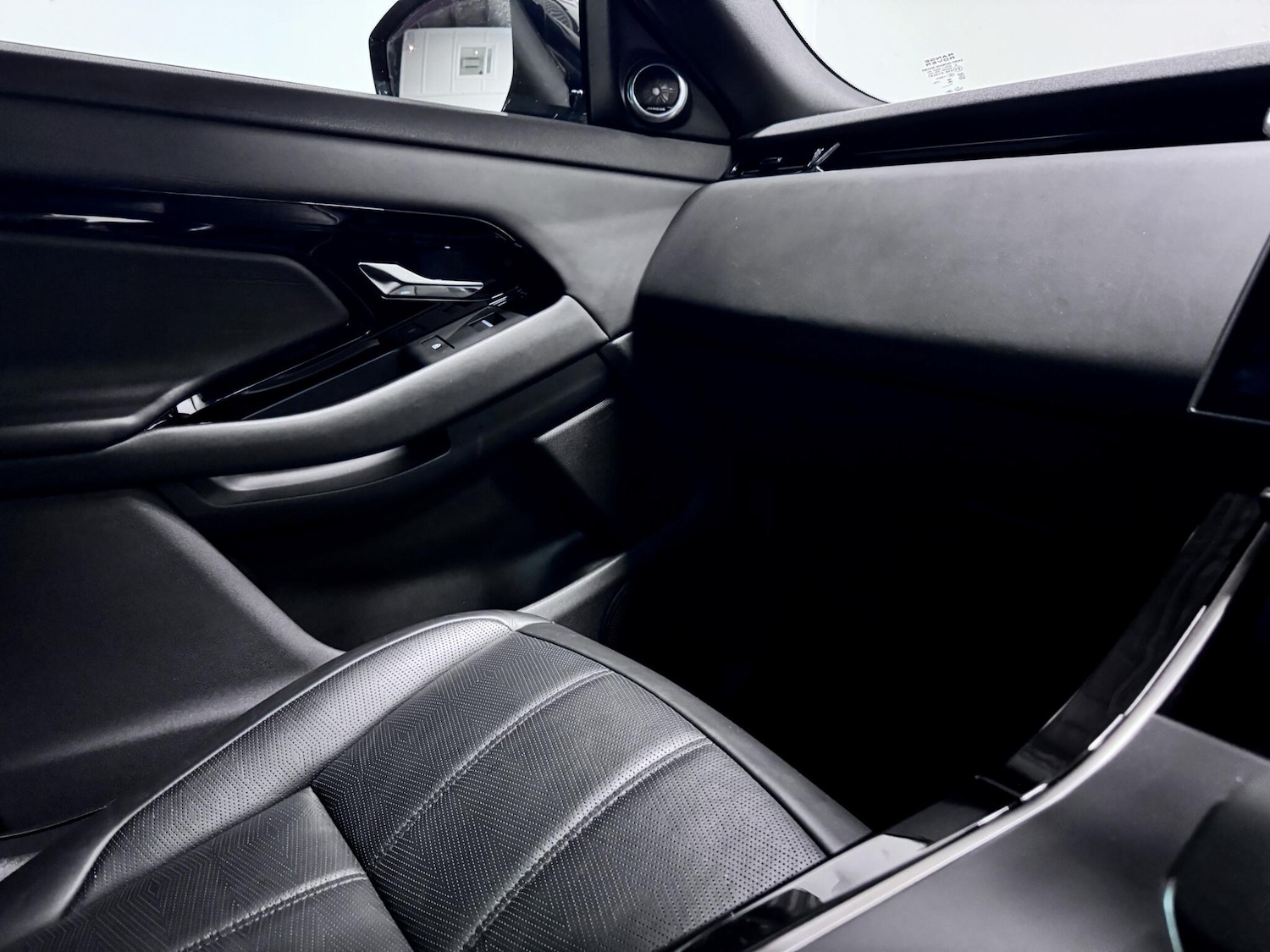 Used Land Rover Range Rover Evoque 2024 for sale - 77456211: Photo 27