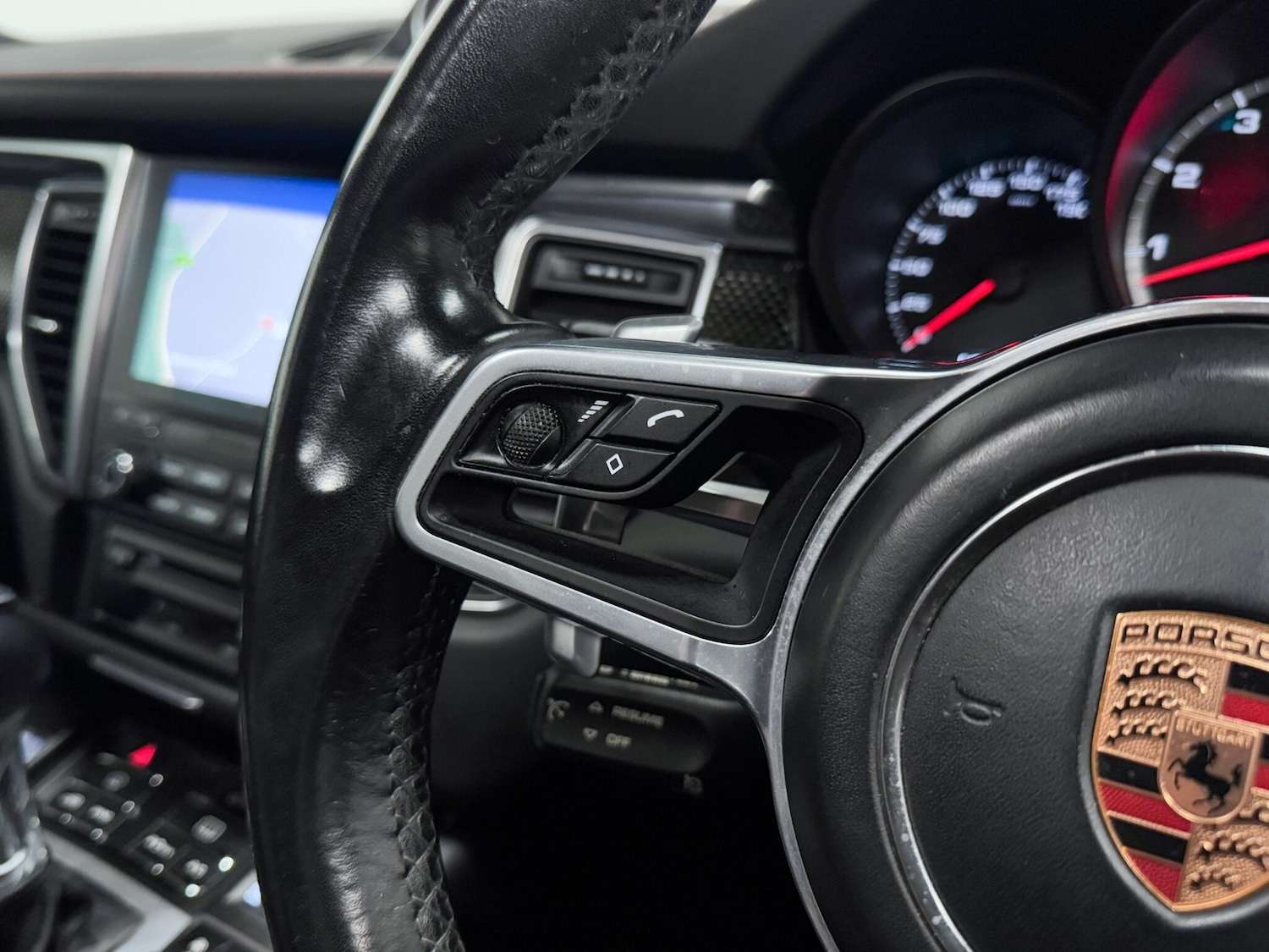 Used Porsche Macan 2018 for sale - 77040917: Photo 44