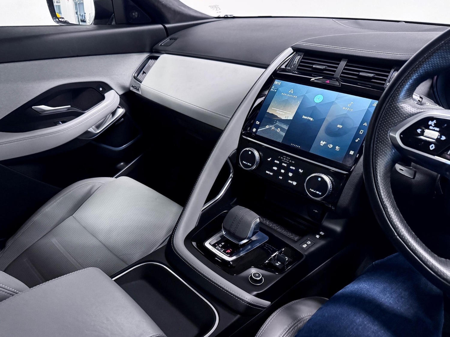 Used Jaguar E-Pace 2022 for sale - 76839422: Photo 28