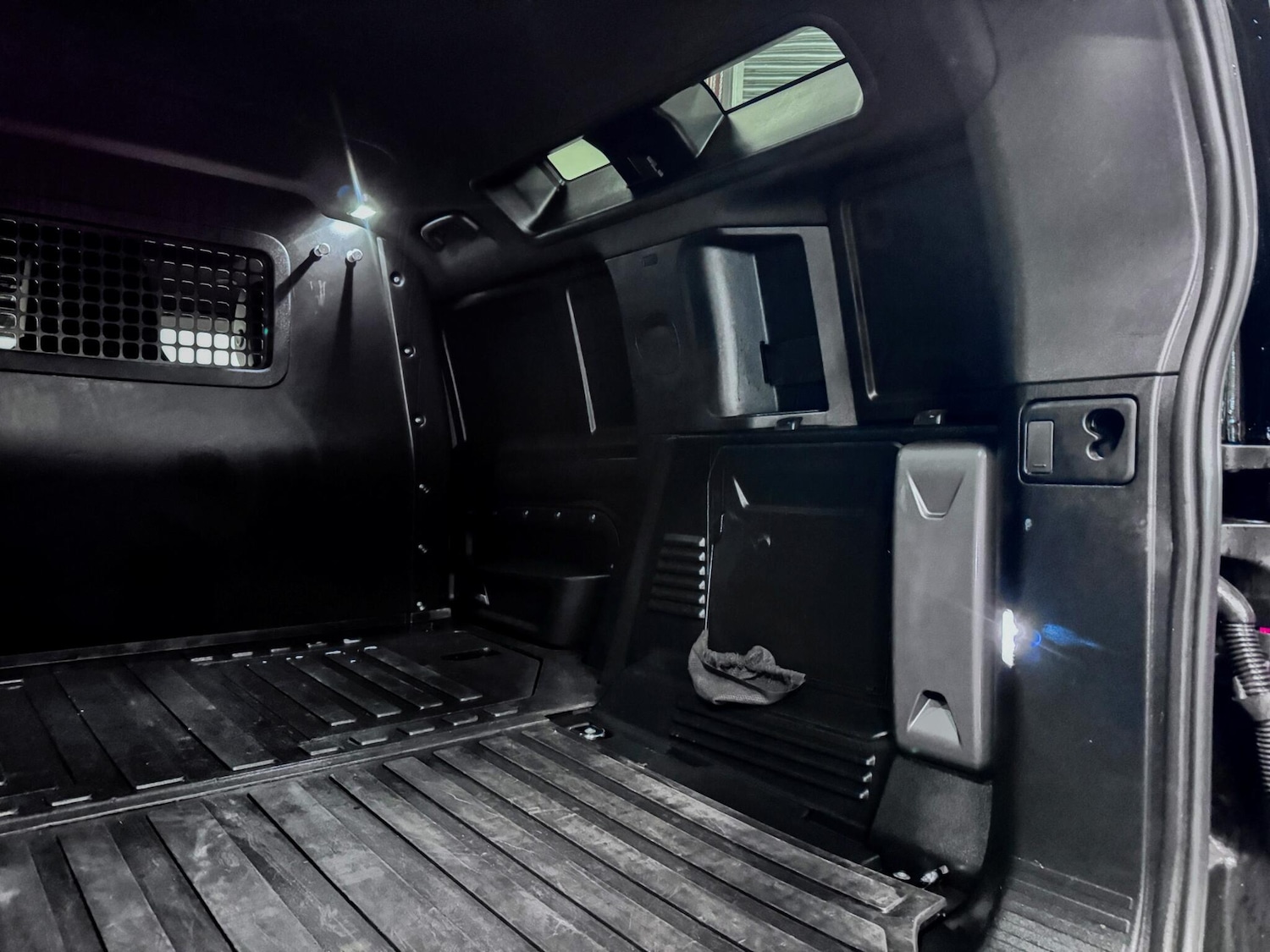 Used Land Rover Defender 2024 for sale - 77612390: Photo 16