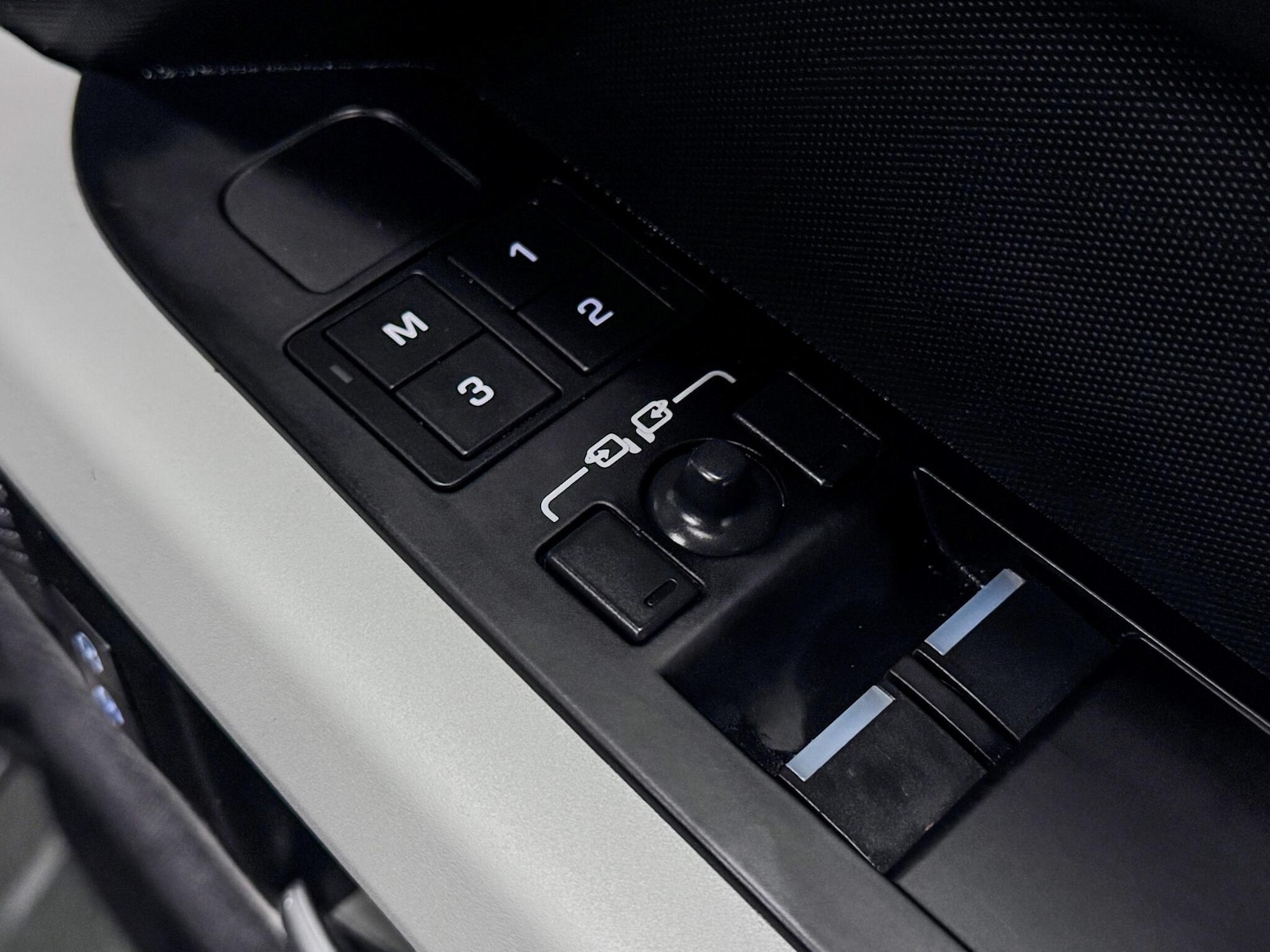 Used Land Rover Defender 2024 for sale - 77612390: Photo 19