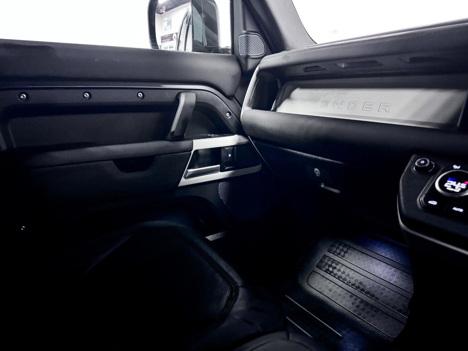 Used Land Rover Defender 2024 for sale - 77612390: Photo 26