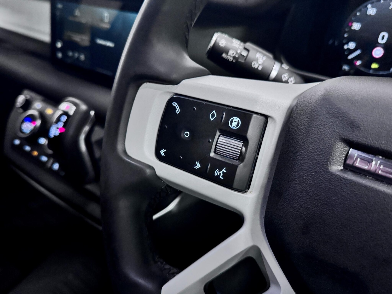 Used Land Rover Defender 2024 for sale - 77612390: Photo 30