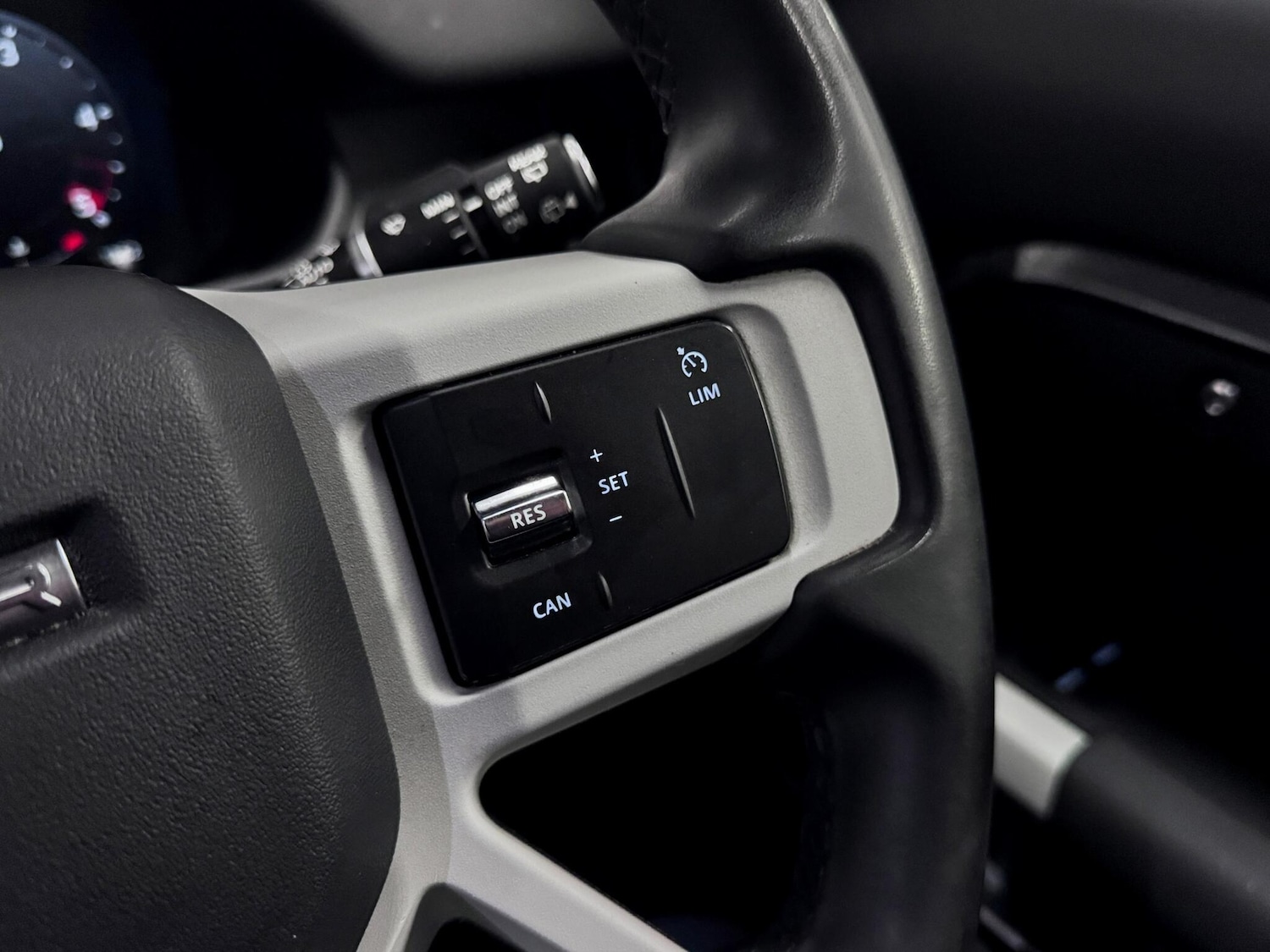 Used Land Rover Defender 2024 for sale - 77612390: Photo 32