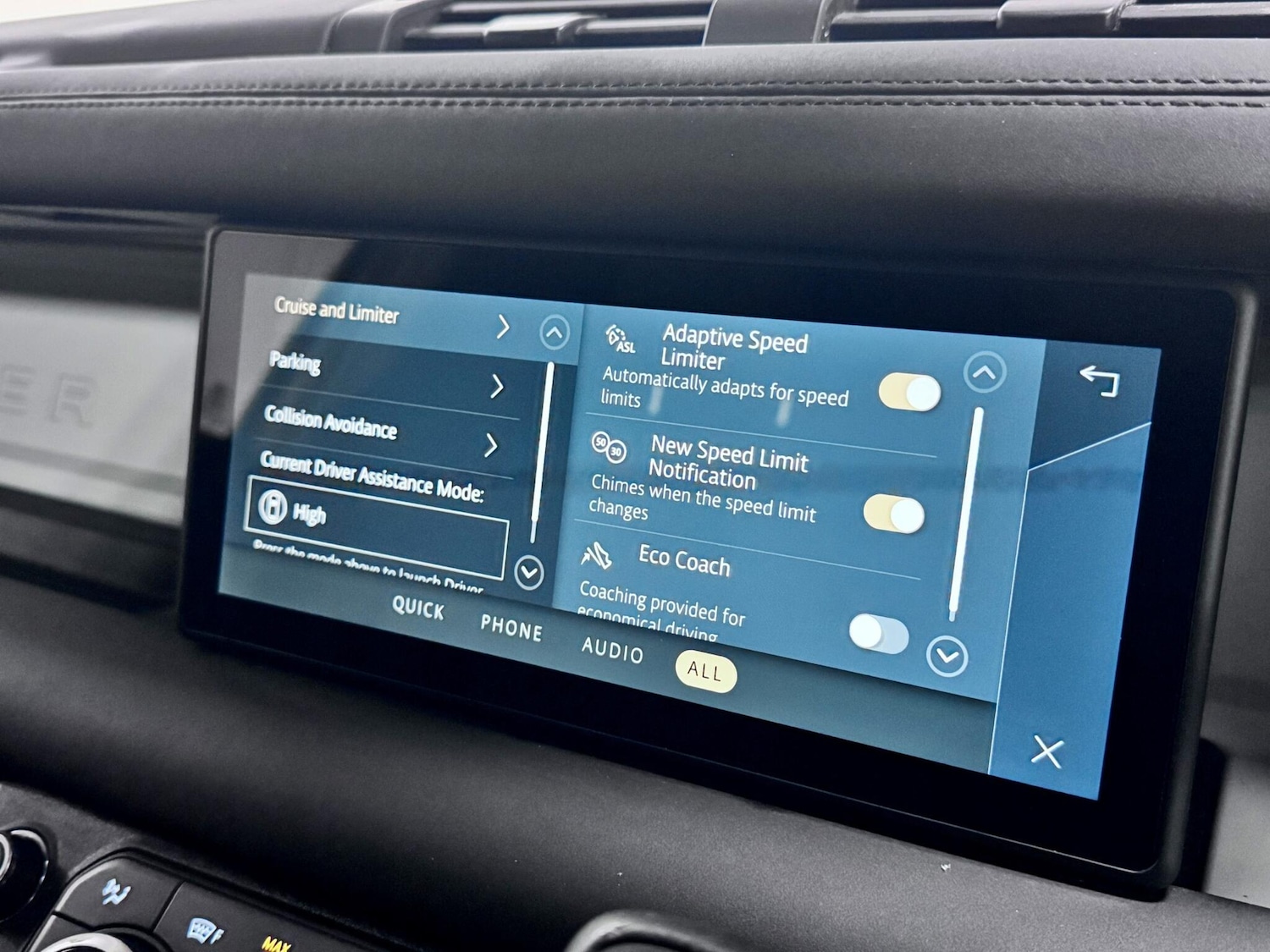 Used Land Rover Defender 2024 for sale - 77612390: Photo 38