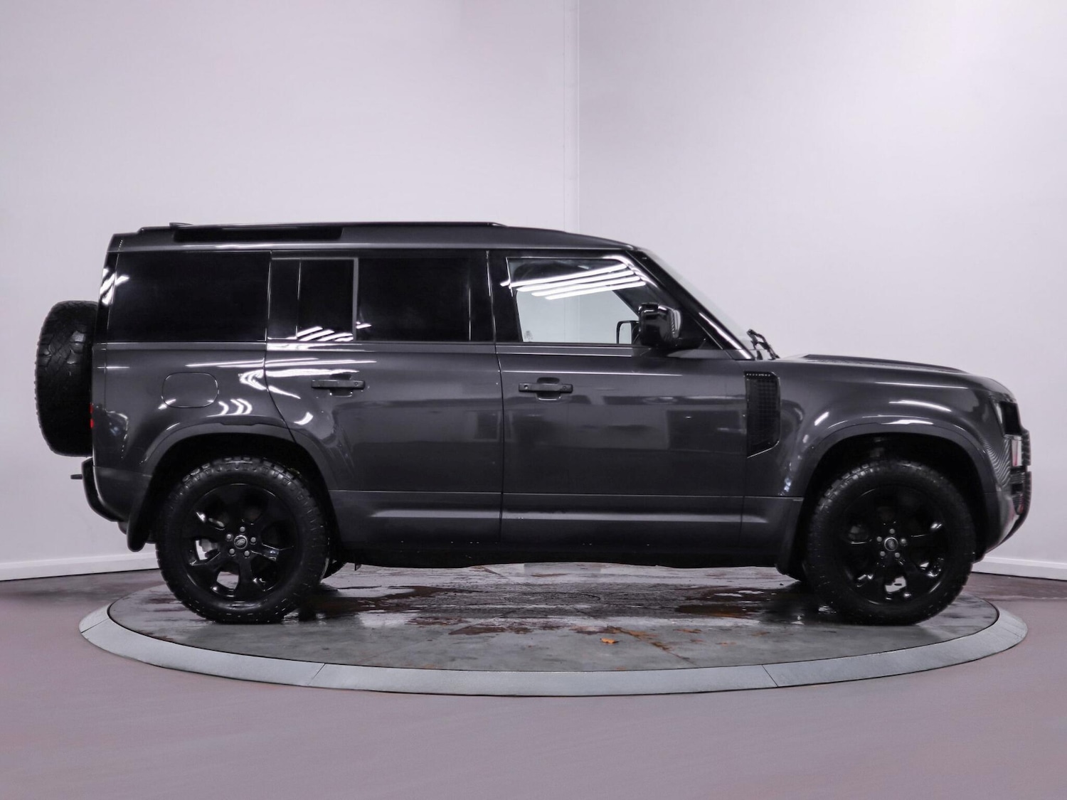 Used Land Rover Defender 2024 for sale - 77612390: Photo 8