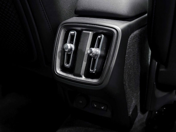 Used Volvo XC40 2023 for sale - 75563932: Photo 27