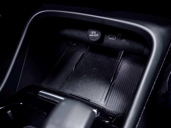 Used Volvo XC40 2023 for sale - 75563932: Photo 32