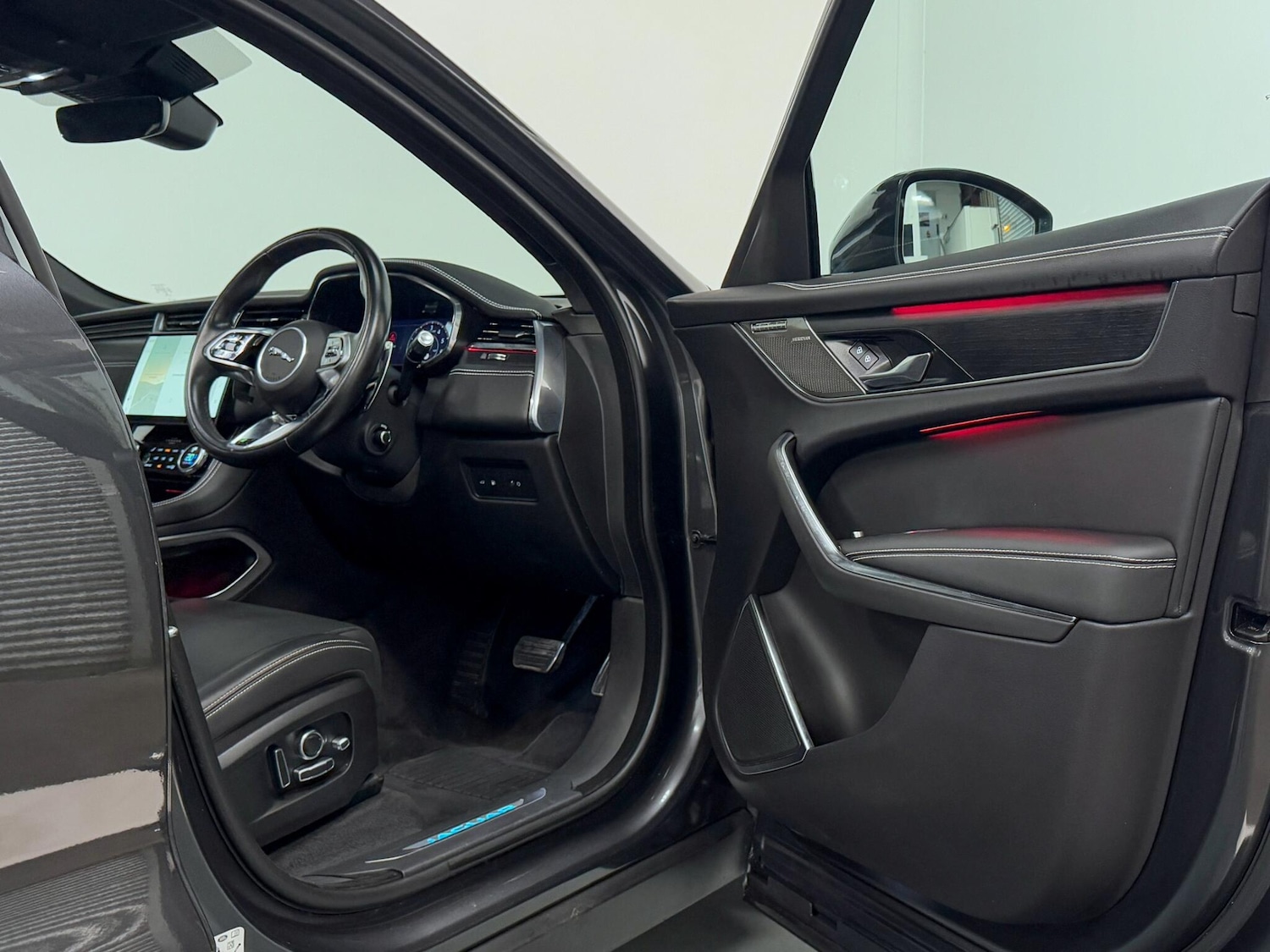 Used Jaguar F-Pace 2022 for sale - 76032652: Photo 16