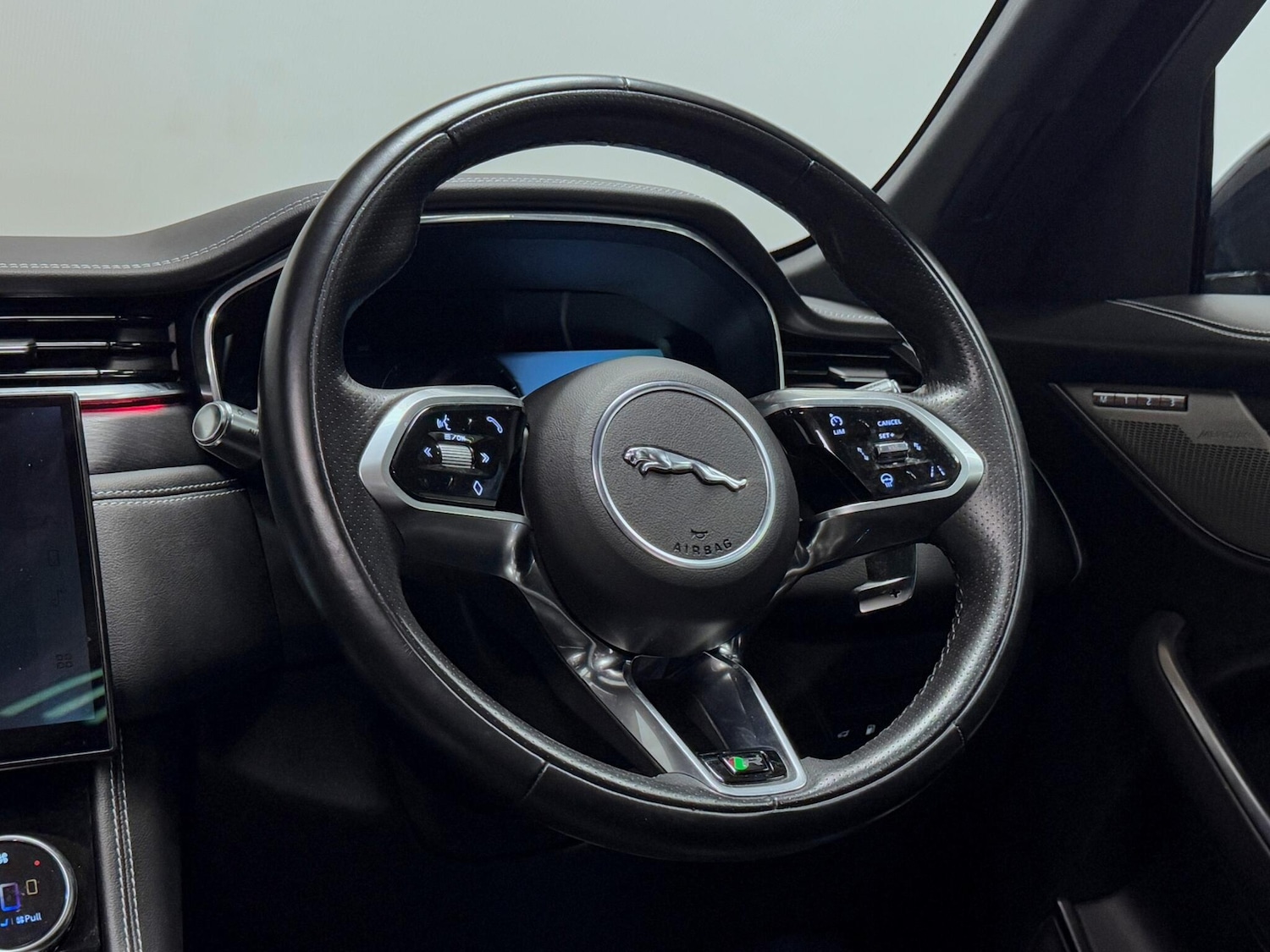 Used Jaguar F-Pace 2022 for sale - 76032652: Photo 29