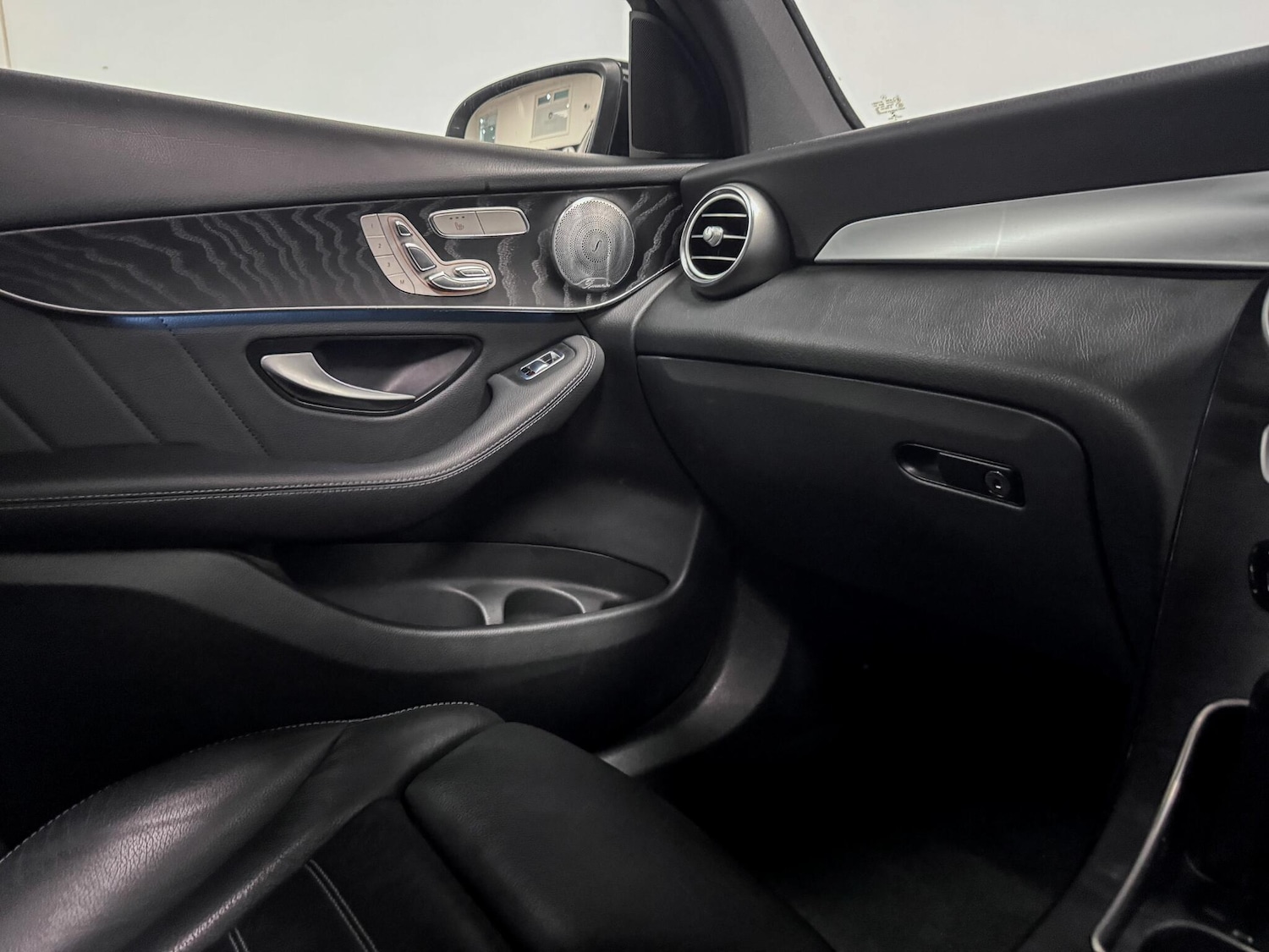 Used Mercedes-Benz GLC 2020 for sale - 76608248: Photo 28