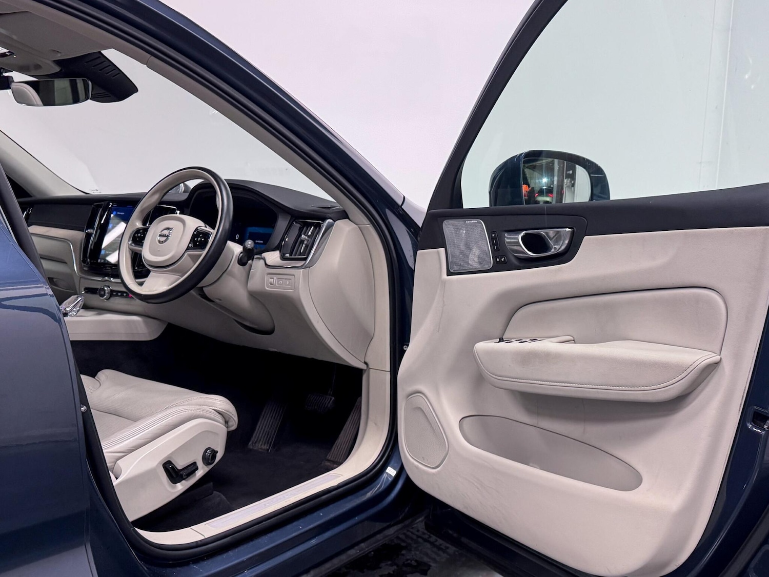 Used Volvo XC60 2022 for sale - 76912850: Photo 14