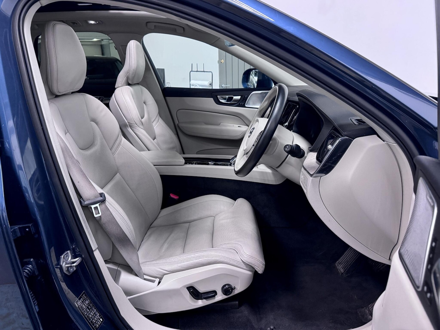 Used Volvo XC60 2022 for sale - 76912850: Photo 22