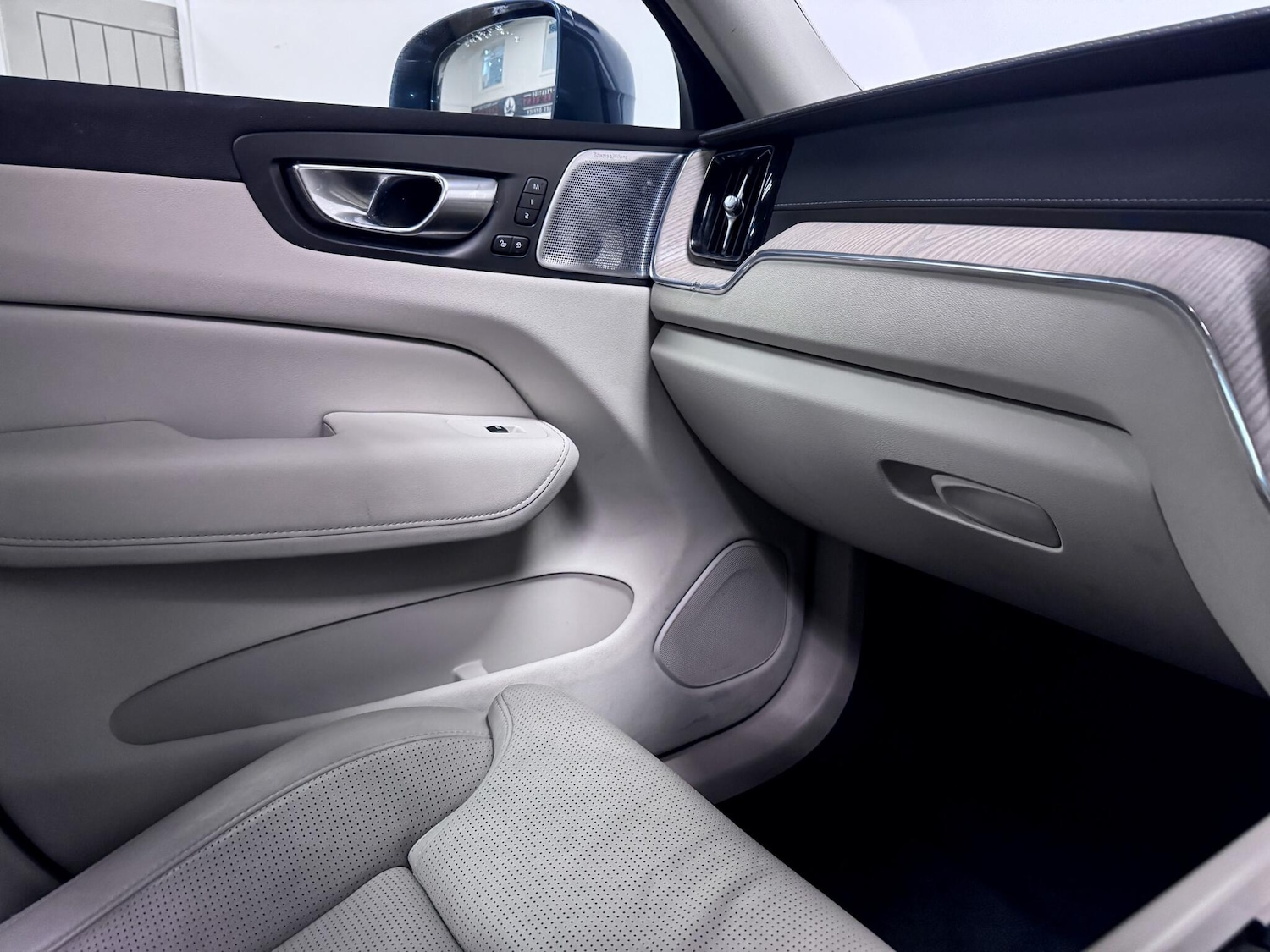 Used Volvo XC60 2022 for sale - 76912850: Photo 28