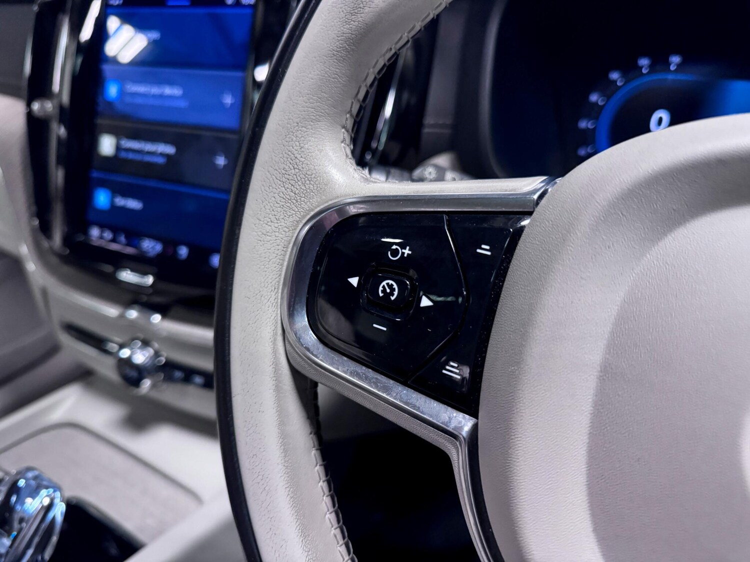 Used Volvo XC60 2022 for sale - 76912850: Photo 36