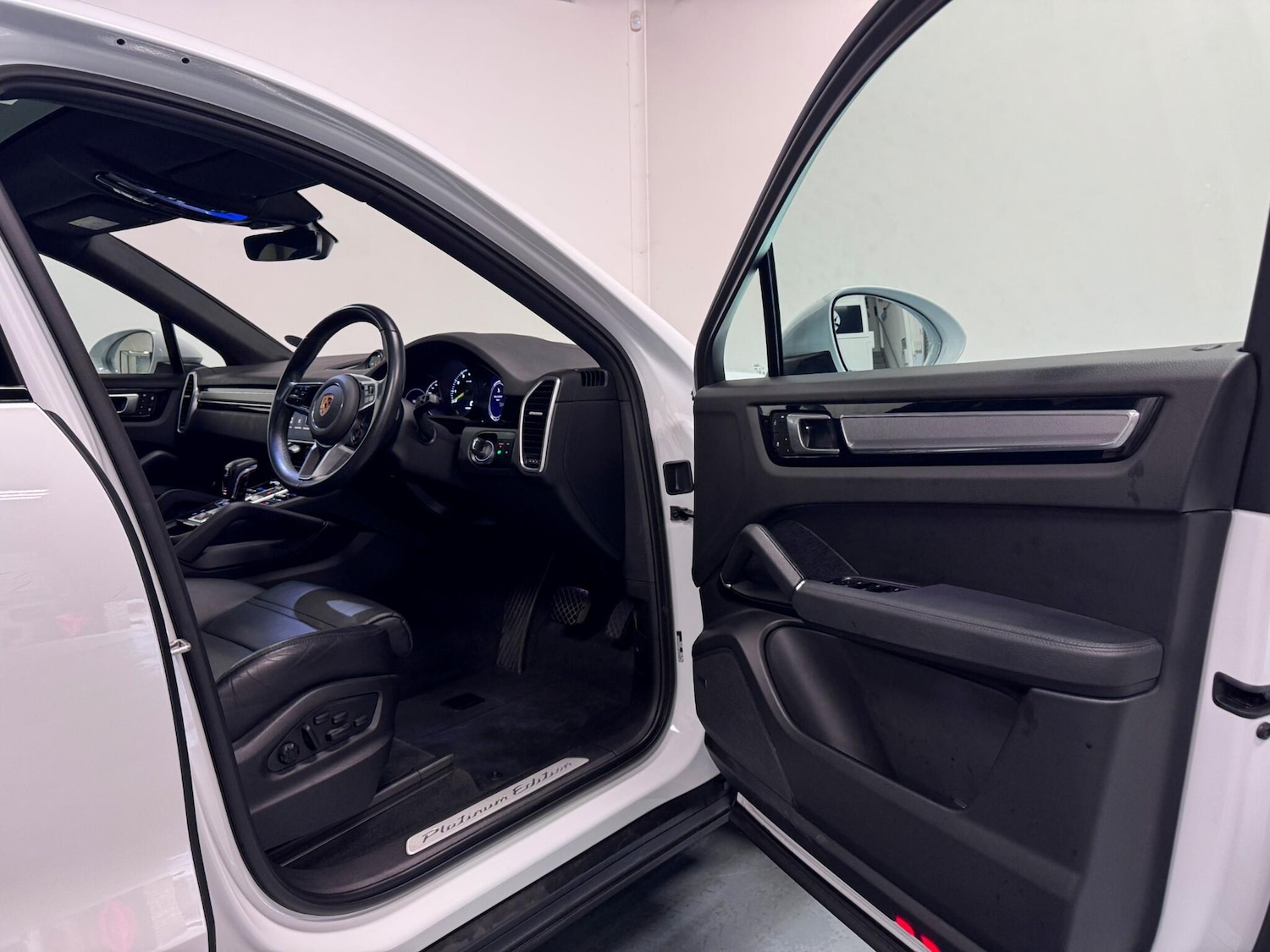 Used Porsche Cayenne 2023 for sale - 77351840: Photo 18