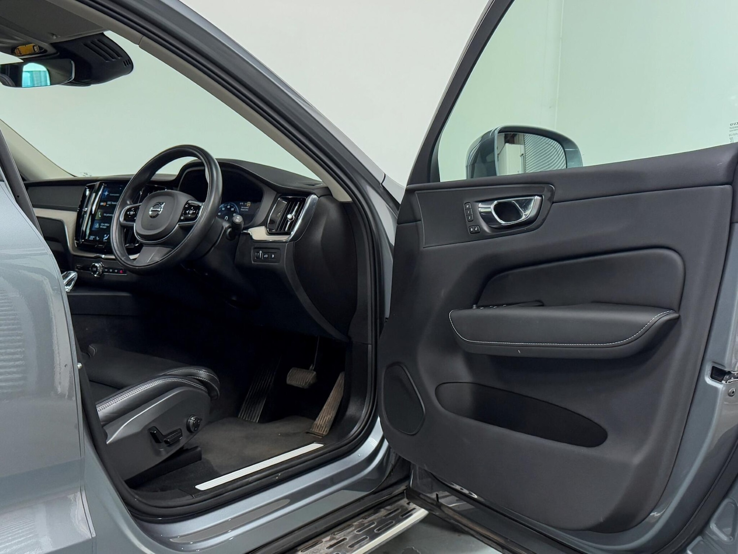 Used Volvo XC60 2020 for sale - 76371118: Photo 17