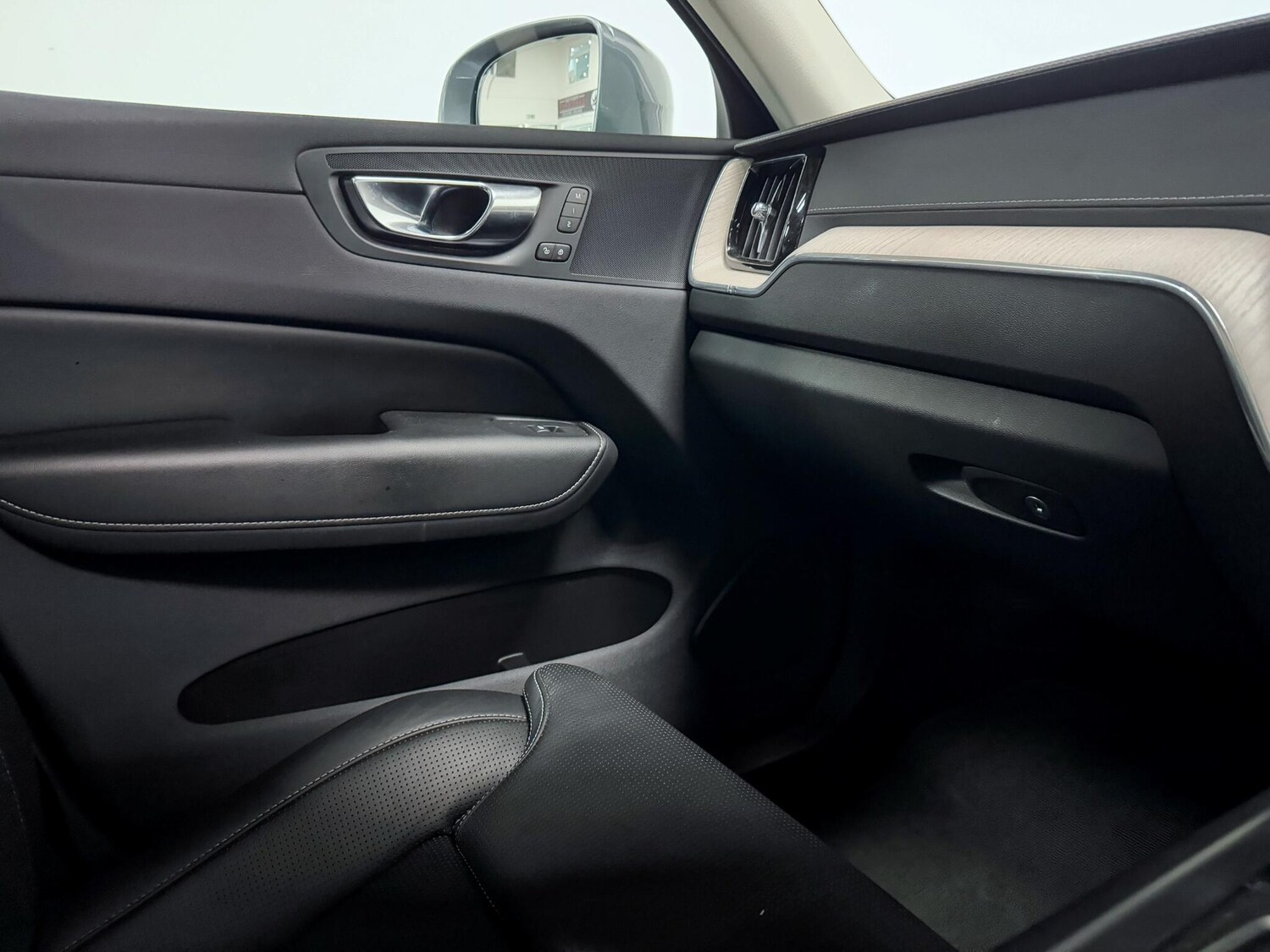 Used Volvo XC60 2020 for sale - 76371118: Photo 29