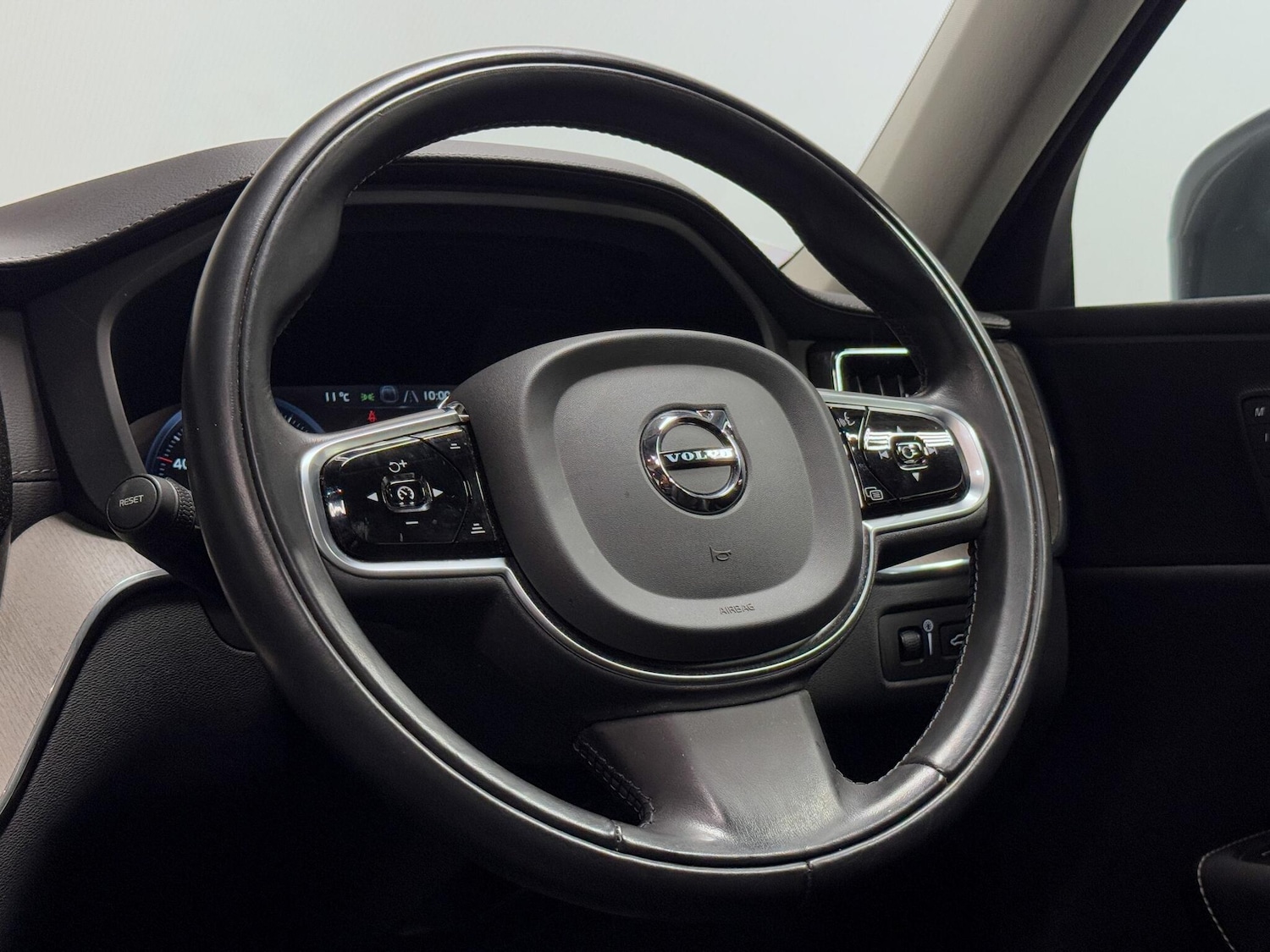 Used Volvo XC60 2020 for sale - 76371118: Photo 34