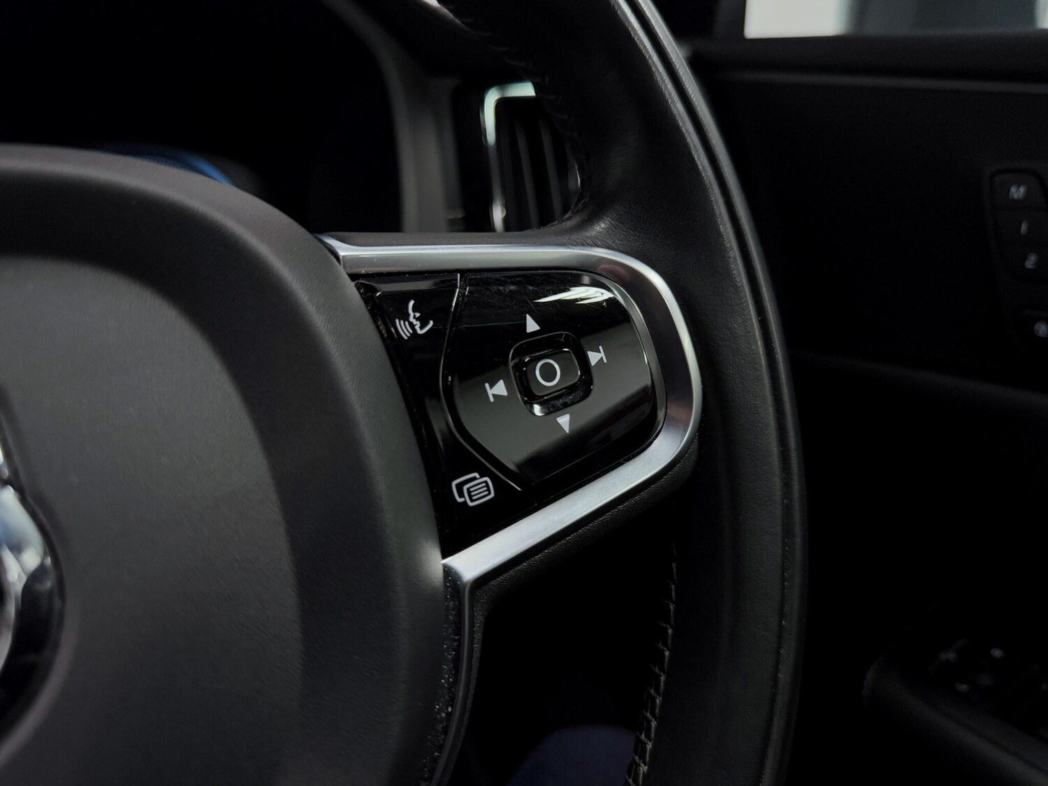 Used Volvo XC60 2020 for sale - 76371118: Photo 37