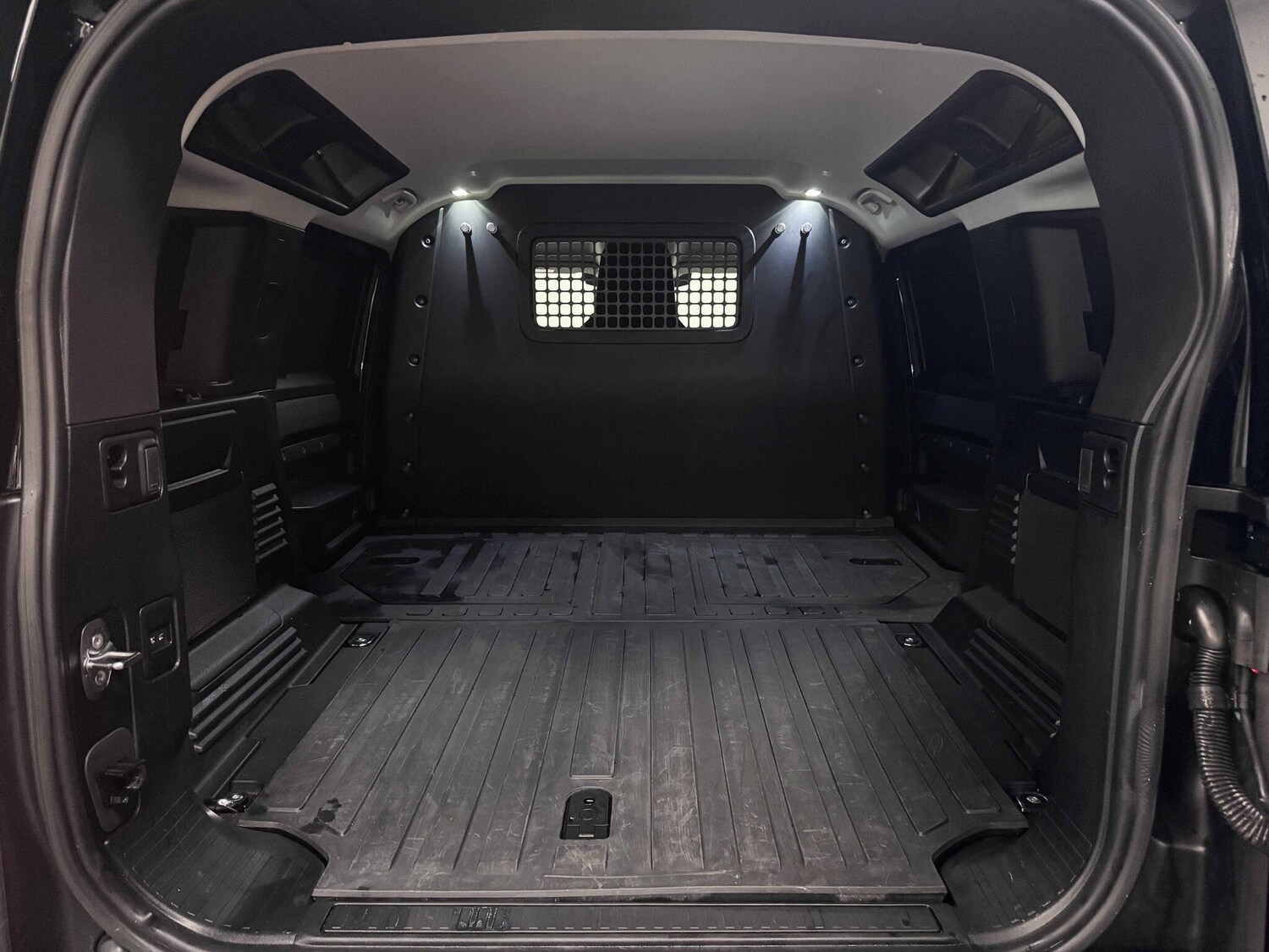 Used Land Rover Defender 110 2023 for sale - 76175329: Photo 12