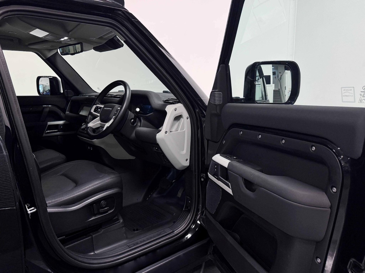 Used Land Rover Defender 110 2023 for sale - 76175329: Photo 16