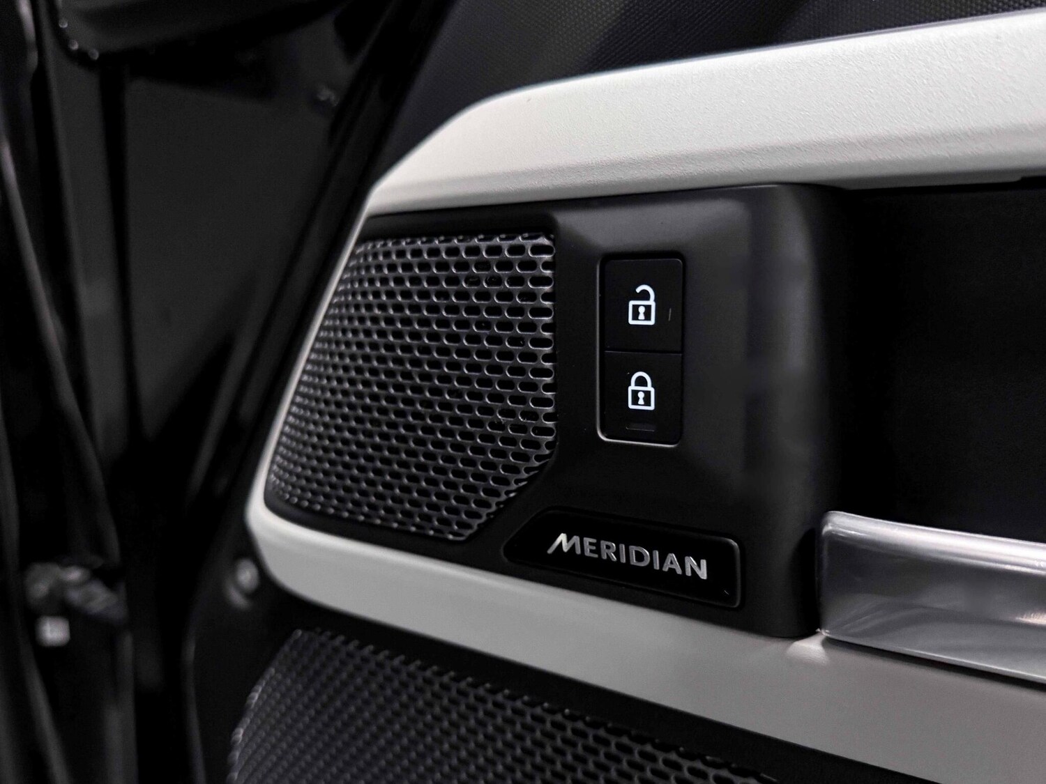 Used Land Rover Defender 110 2023 for sale - 76175329: Photo 18