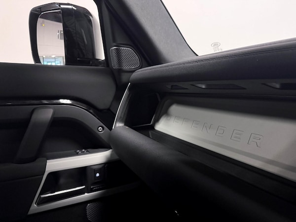 Used Land Rover Defender 110 2023 for sale - 76175329: Photo 26