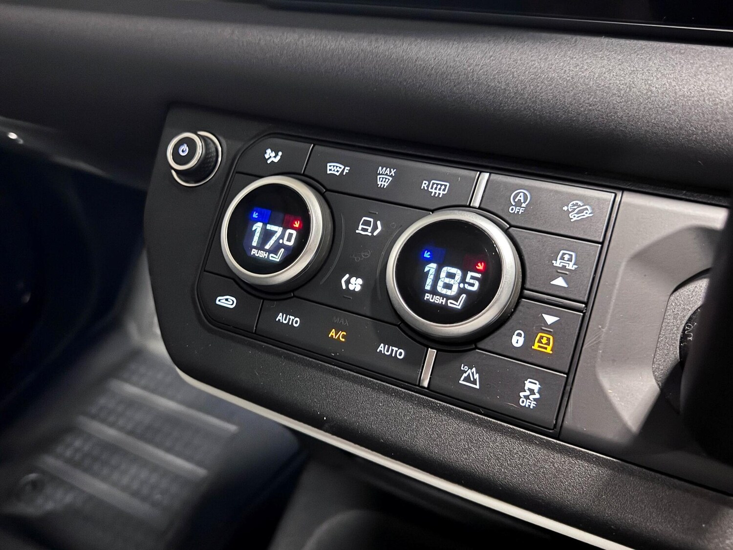 Used Land Rover Defender 110 2023 for sale - 76175329: Photo 28