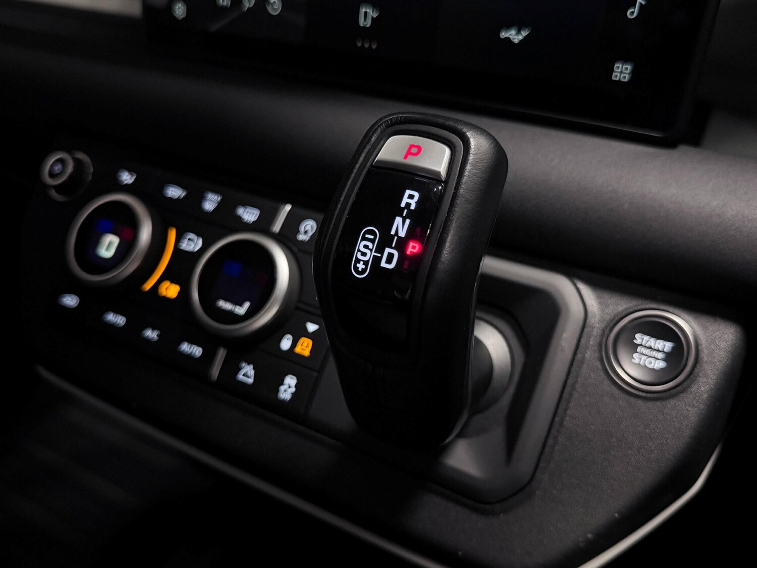 Used Land Rover Defender 110 2023 for sale - 76175329: Photo 29