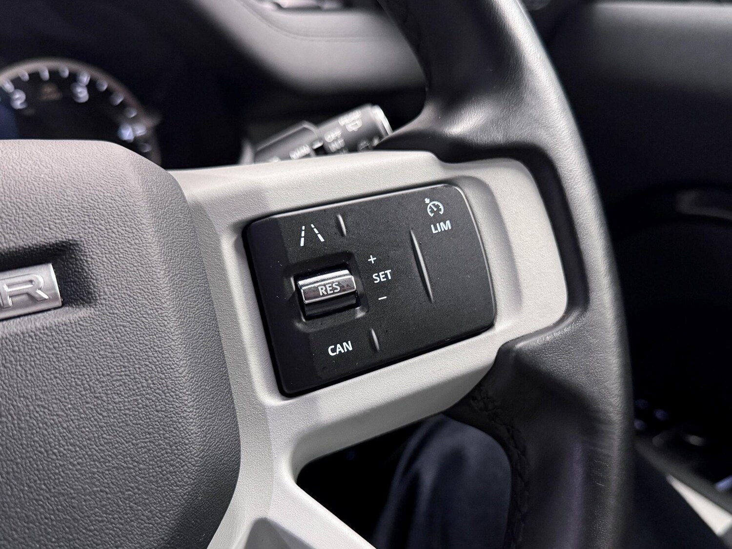 Used Land Rover Defender 110 2023 for sale - 76175329: Photo 32