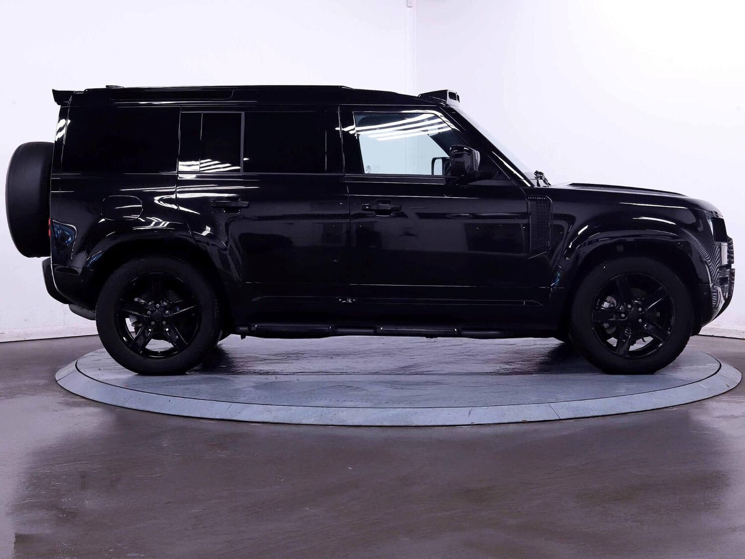 Used Land Rover Defender 110 2023 for sale - 76175329: Photo 8