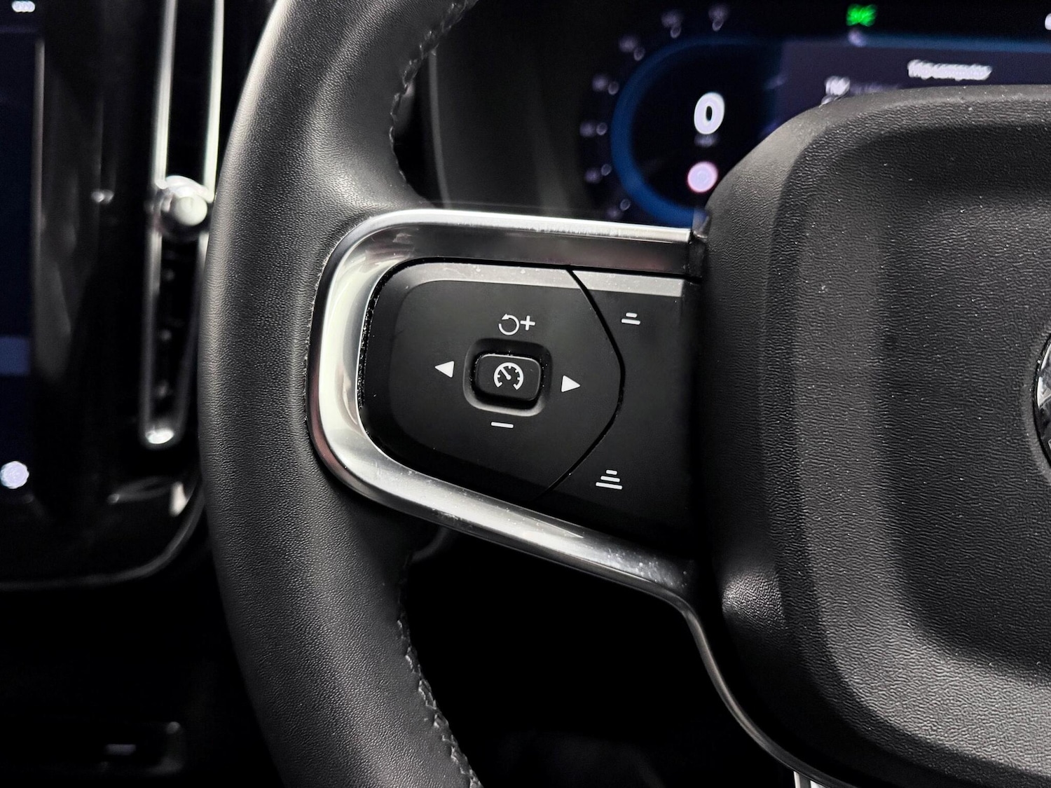 Used Volvo XC40 2022 for sale - 78007464: Photo 36