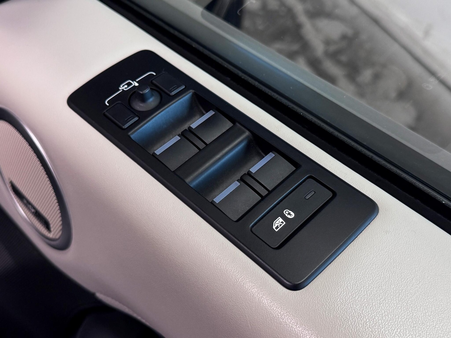 Used Land Rover Discovery 2022 for sale - 77049986: Photo 18