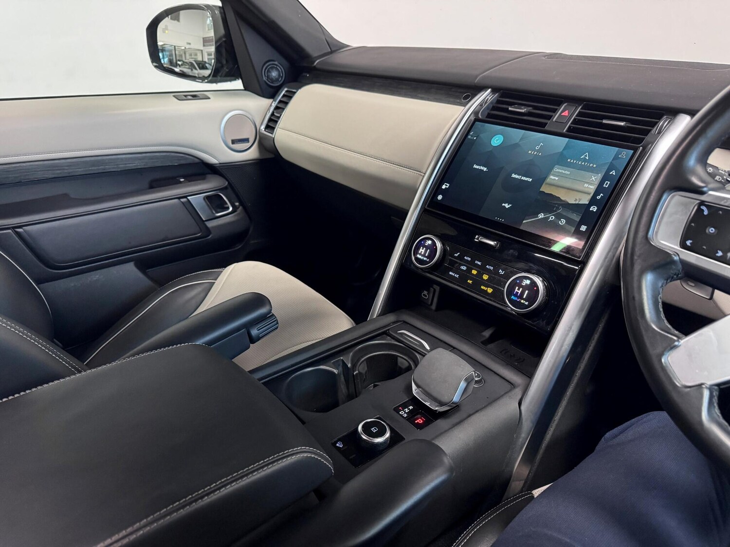 Used Land Rover Discovery 2022 for sale - 77049986: Photo 31